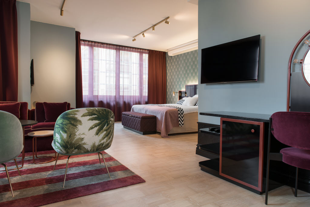 Kuvaoikeudet:: Jimmy Eriksson AB, Tomtebogatan 30, 113 38 Stockholm, +46 703 73 44 29, info@jimmyeriksson.se One of our lovely junior suites.